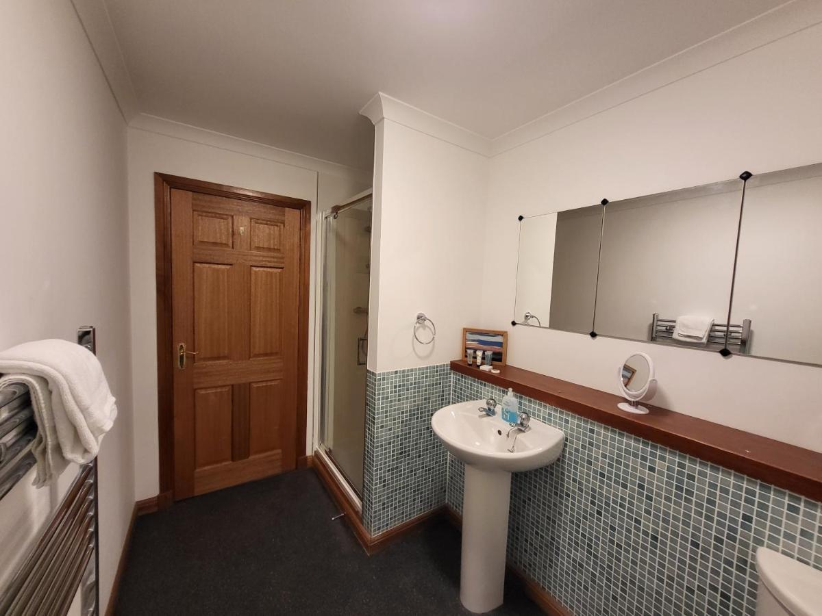 ダンファームリン Bay And Bridge Bed & Breakfast エクステリア 写真